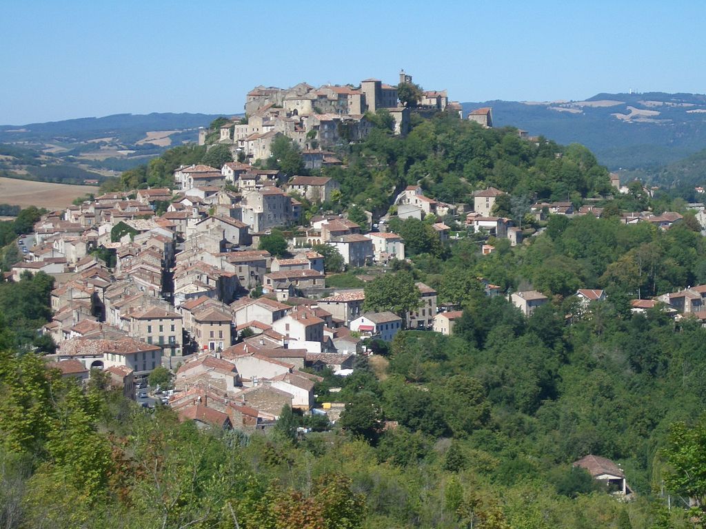 Vue de la grande rue de CordessurCiel Tarn France