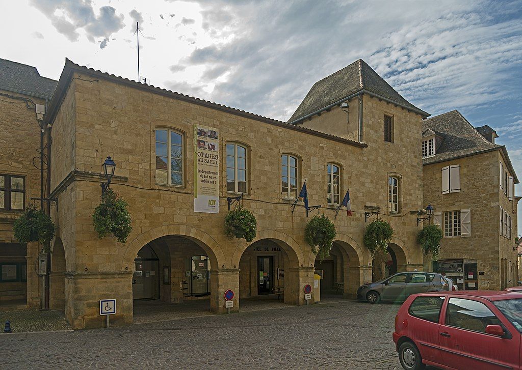 Gourdon Lot  La façade de la Mairie