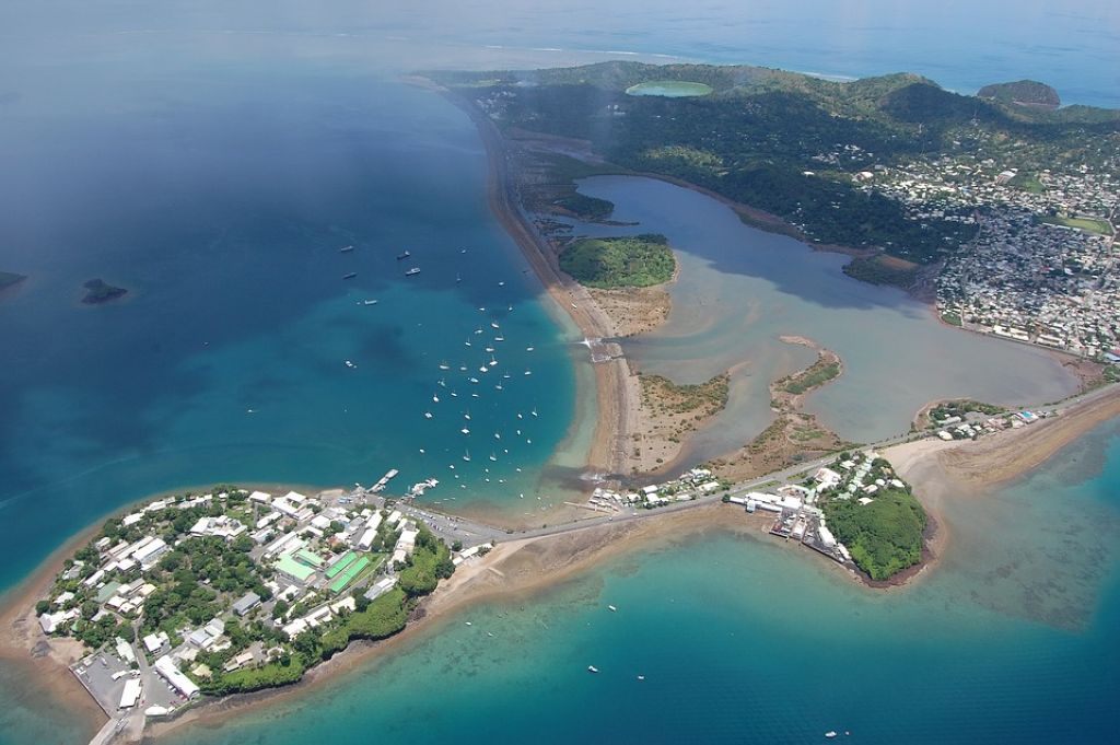Le rocher de Dzaoudzi le Boulevard des crabes la vasière des Badamiers et le début de PetiteTerre à Mayotte