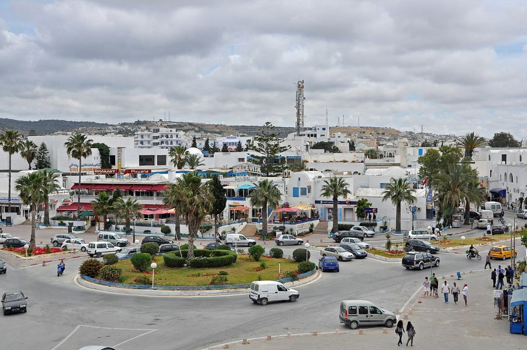 Hammamet Tunisie le rondpoint près de la Place des Martyrs le Centre Commercial et lAvenue de la Libération vus du haut de la Kasba