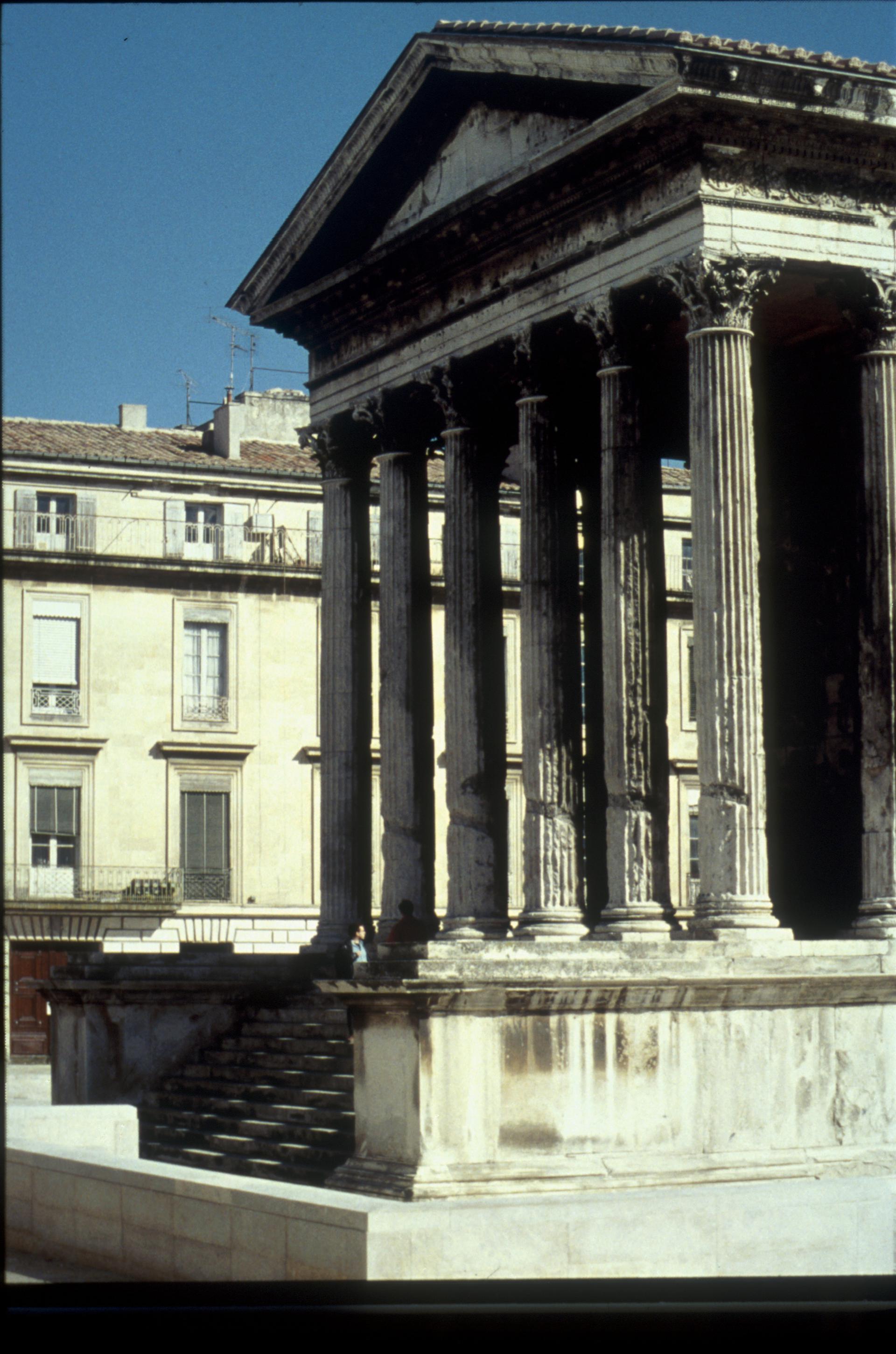 Nîmes