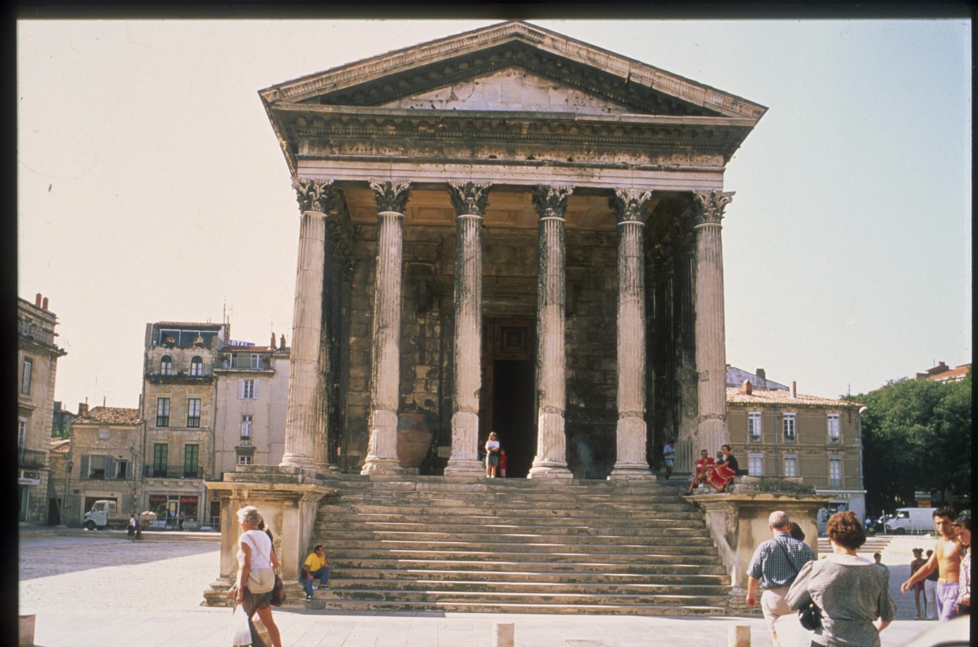 Nîmes