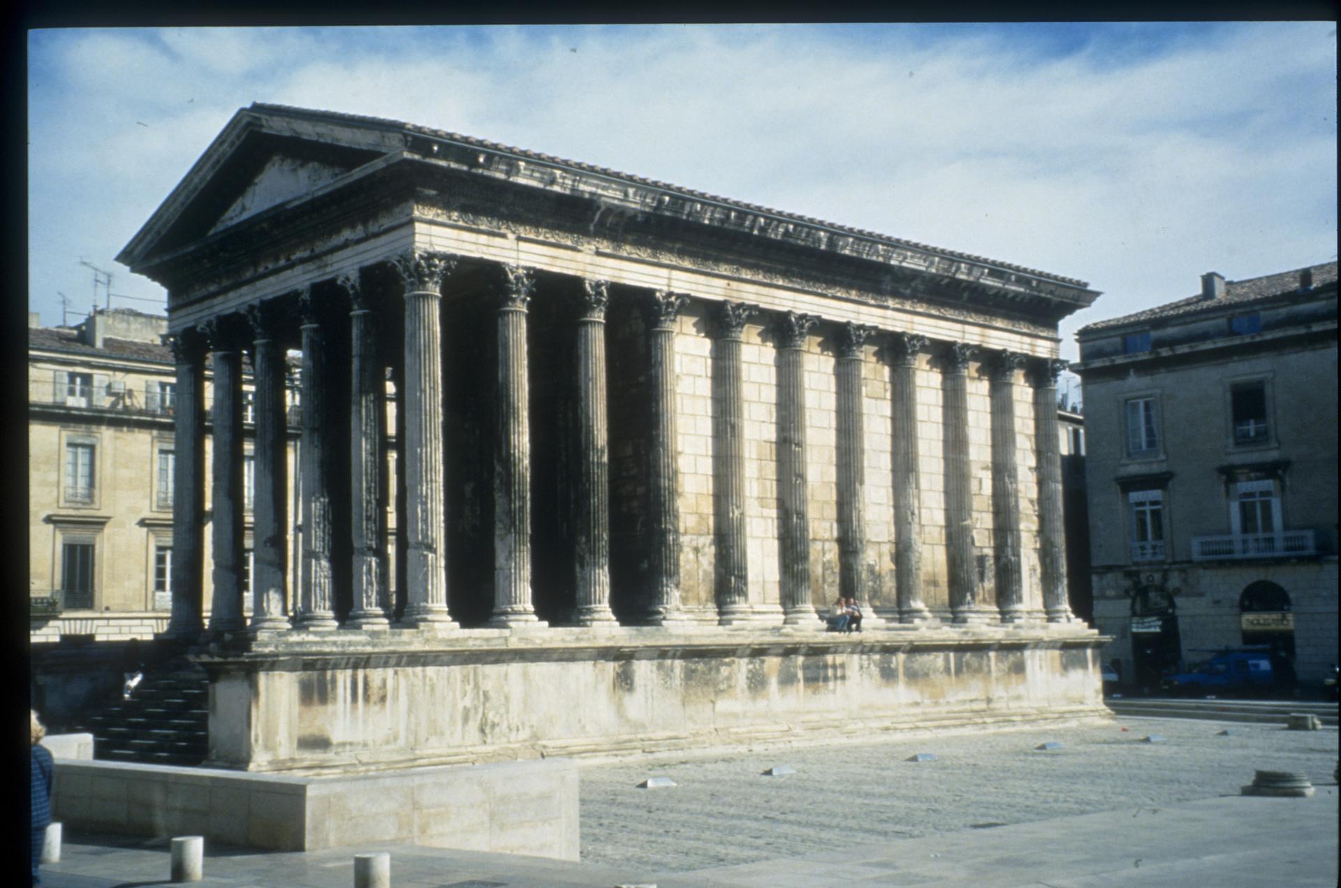 Nîmes