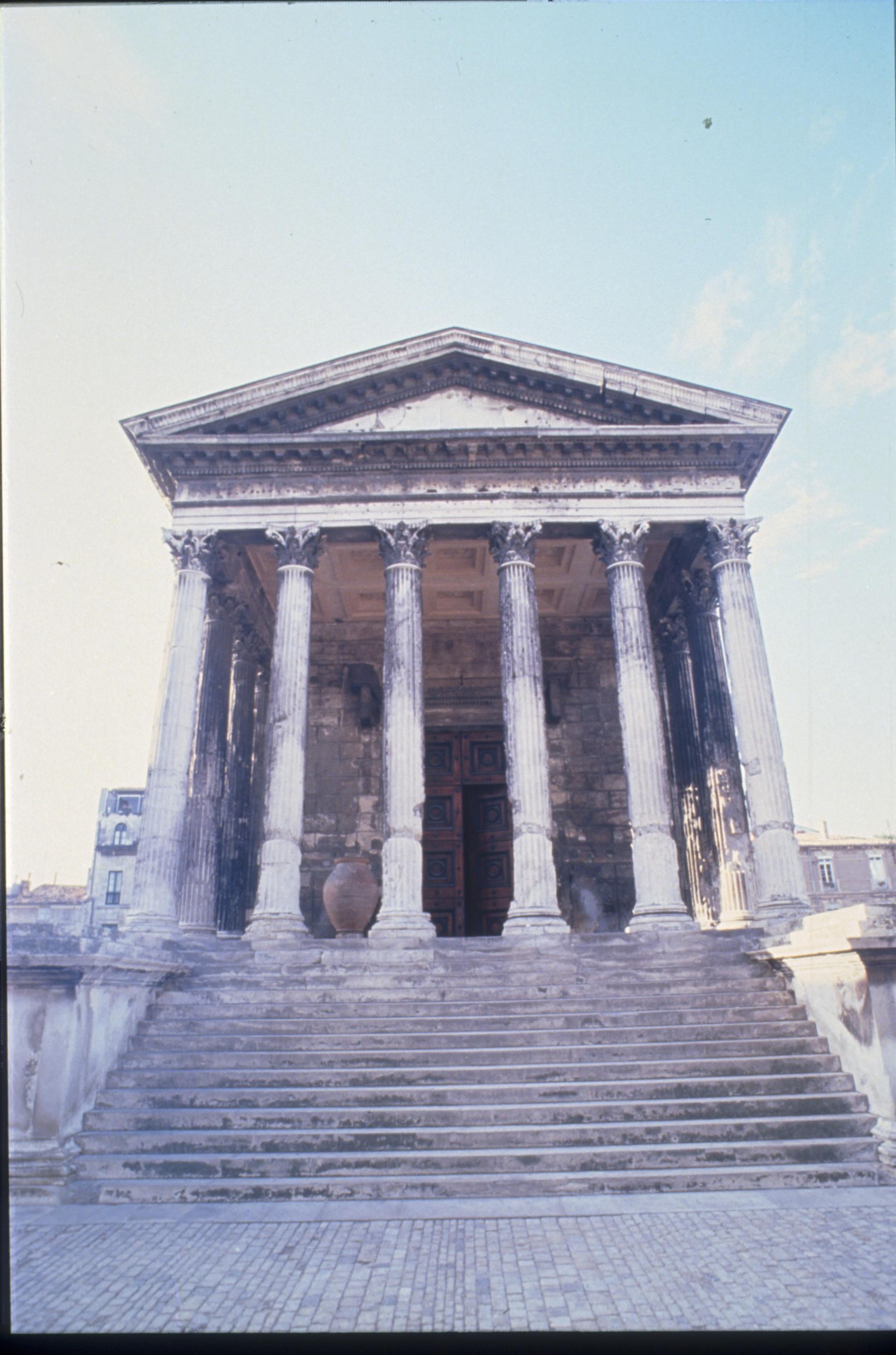 Nîmes