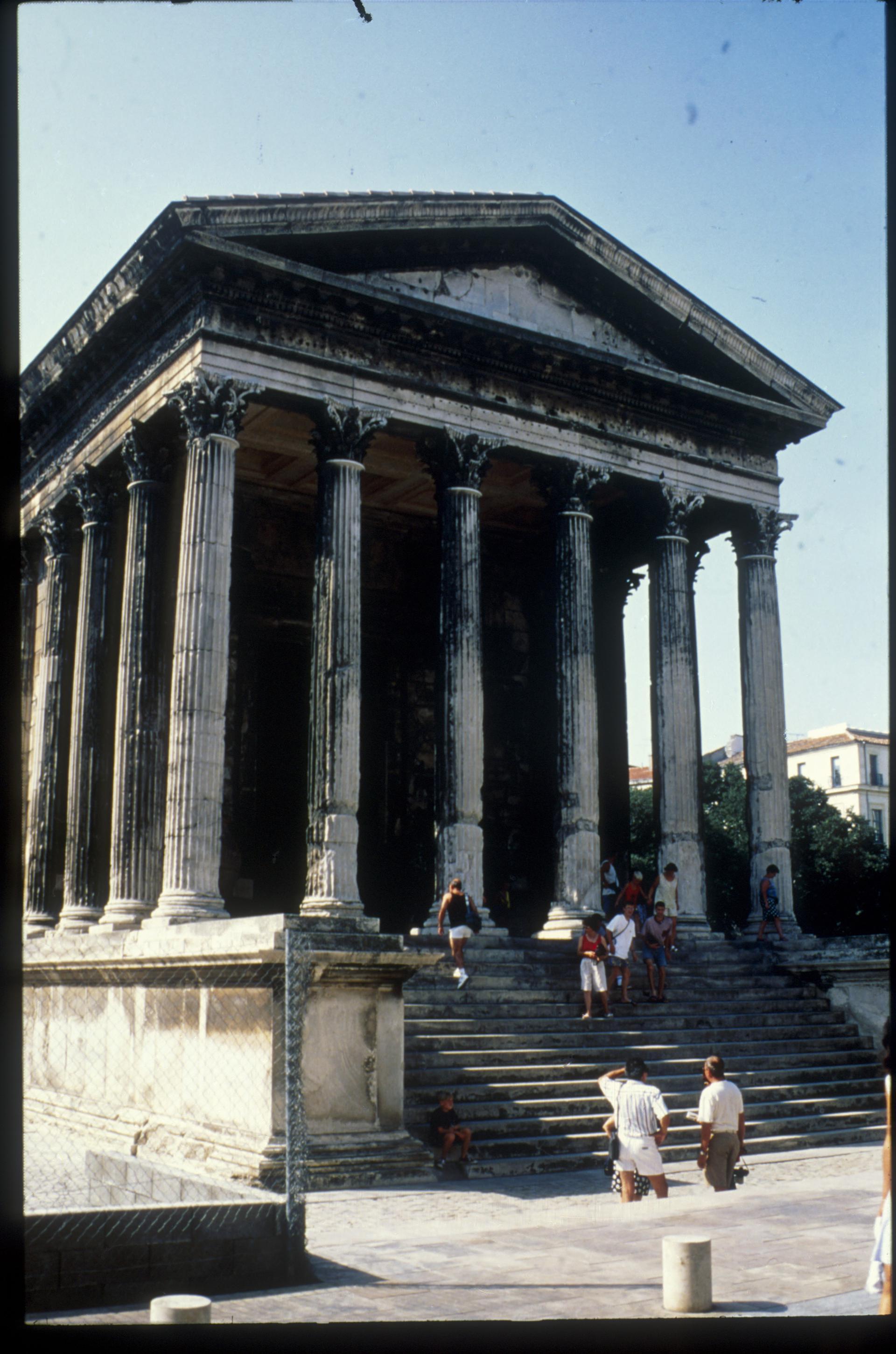Nîmes