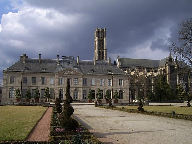 Palais de lâÃvÃªchÃ musÃe municipal