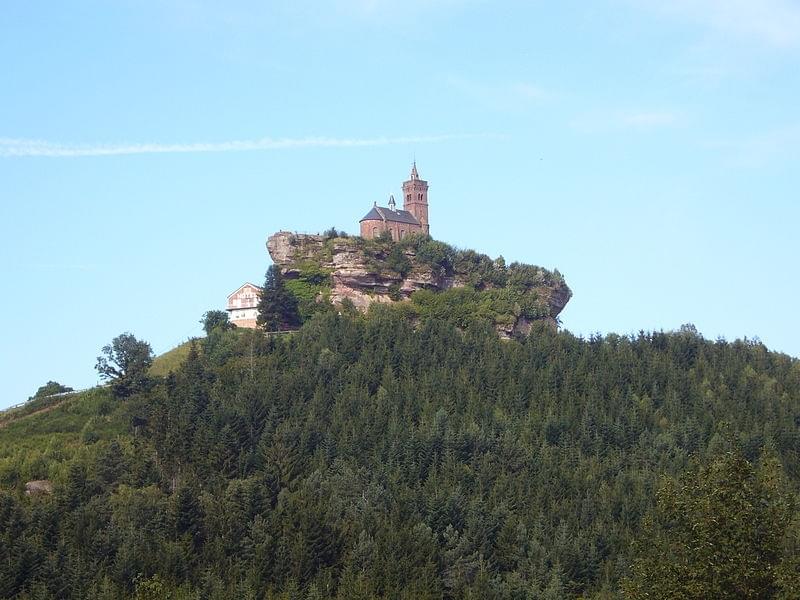 Le rocher de Dabo: le phare de la ligne bleue des Vosges