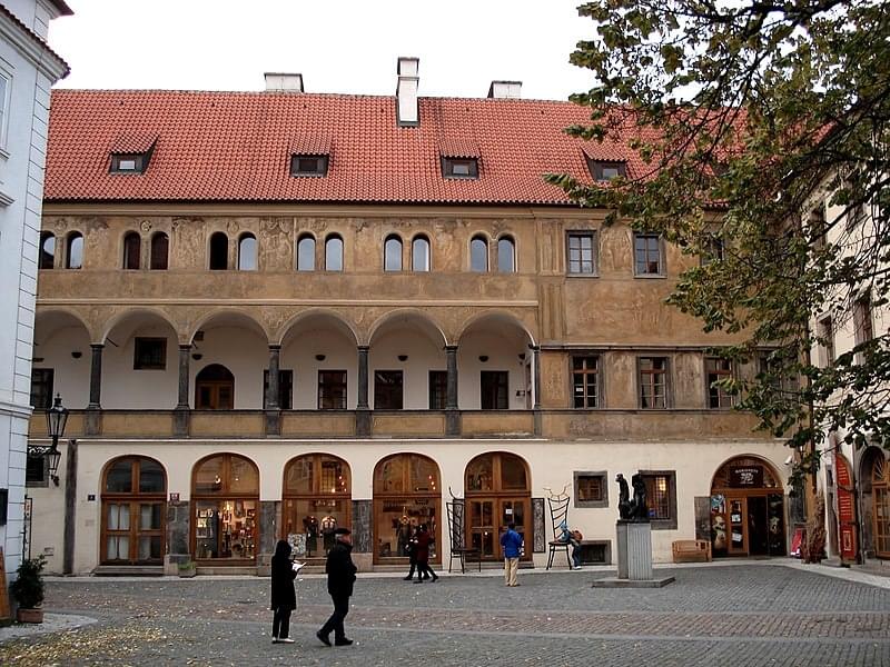 Cour de TÃ½n