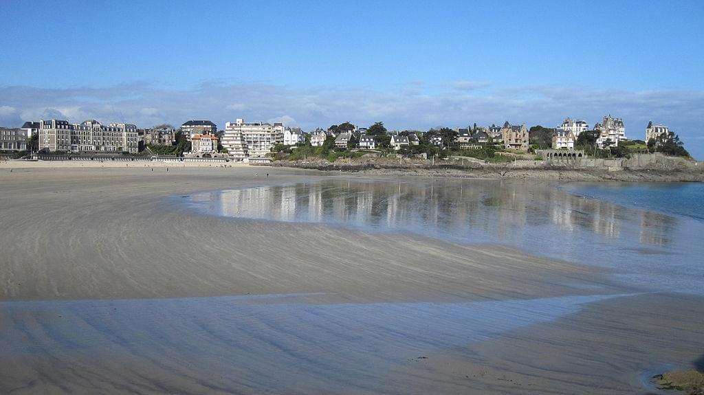 Digue et plage de l'Ecluse