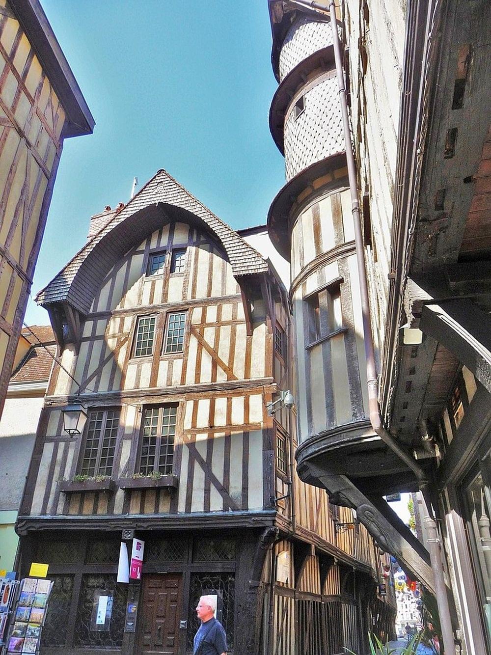 Rue Champeaux