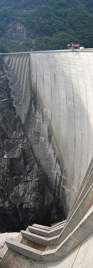 Saut Ã  lÃlastique 007 en Suisse