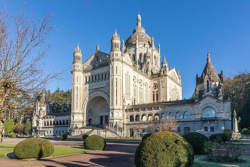 La basilique Sainte-ThÃ©rÃ¨se de Lisieux