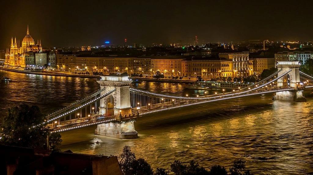 Le Pont des ChaÃne SzÃchenyiLanchid