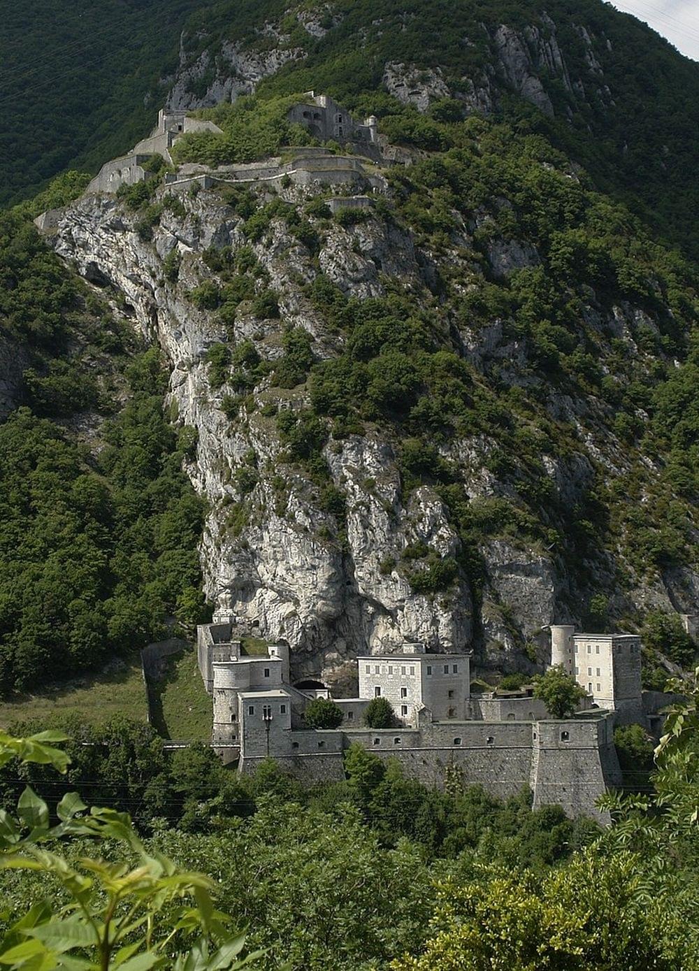 Fort lÃcluse  Leaz