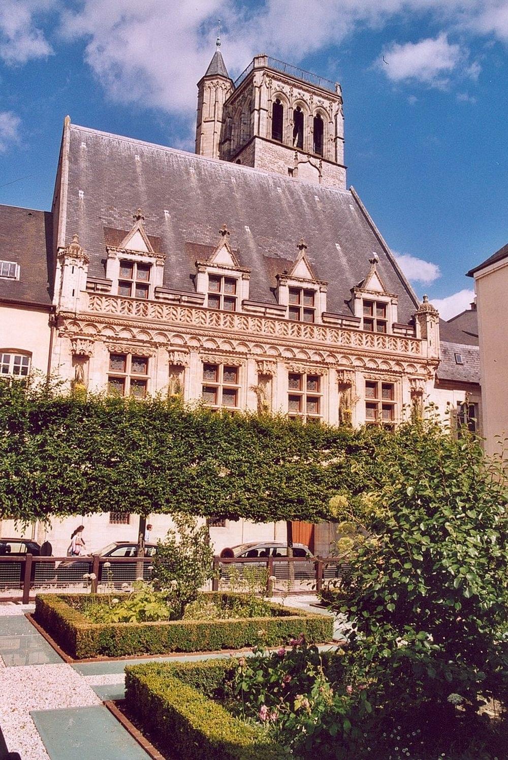 HÃtel des CrÃneaux  Beffroi