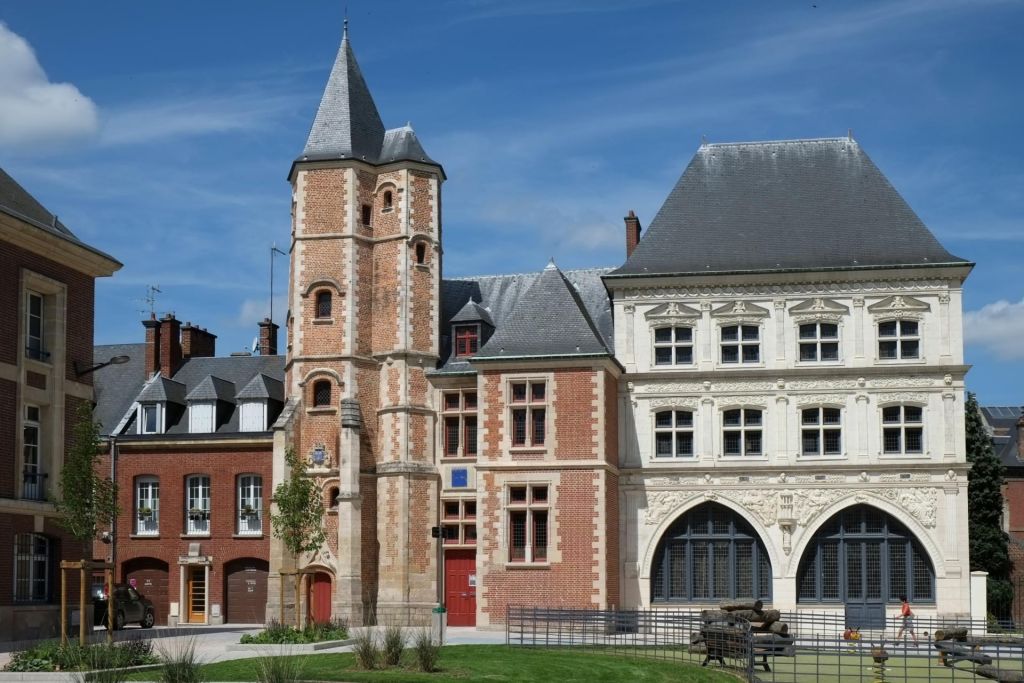 Logis du Roi et Maison du Sagittaire