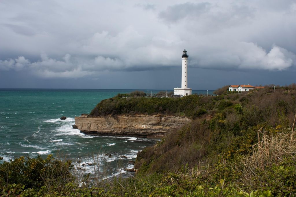 Pointe Saint-Martin et le phare de Biarritz