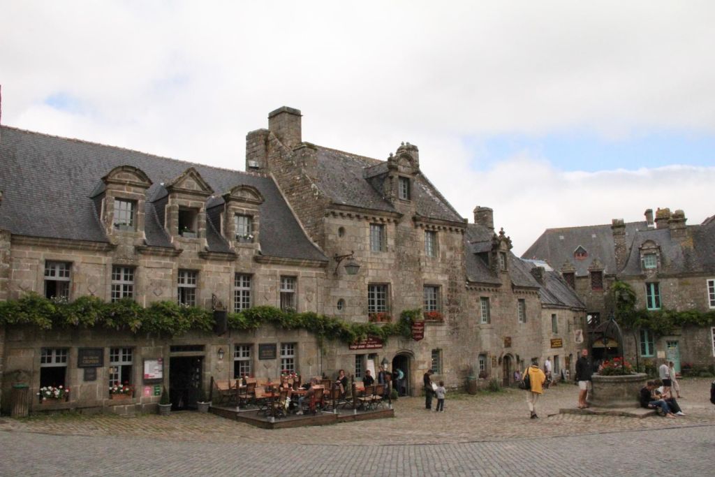 Place de Locronan