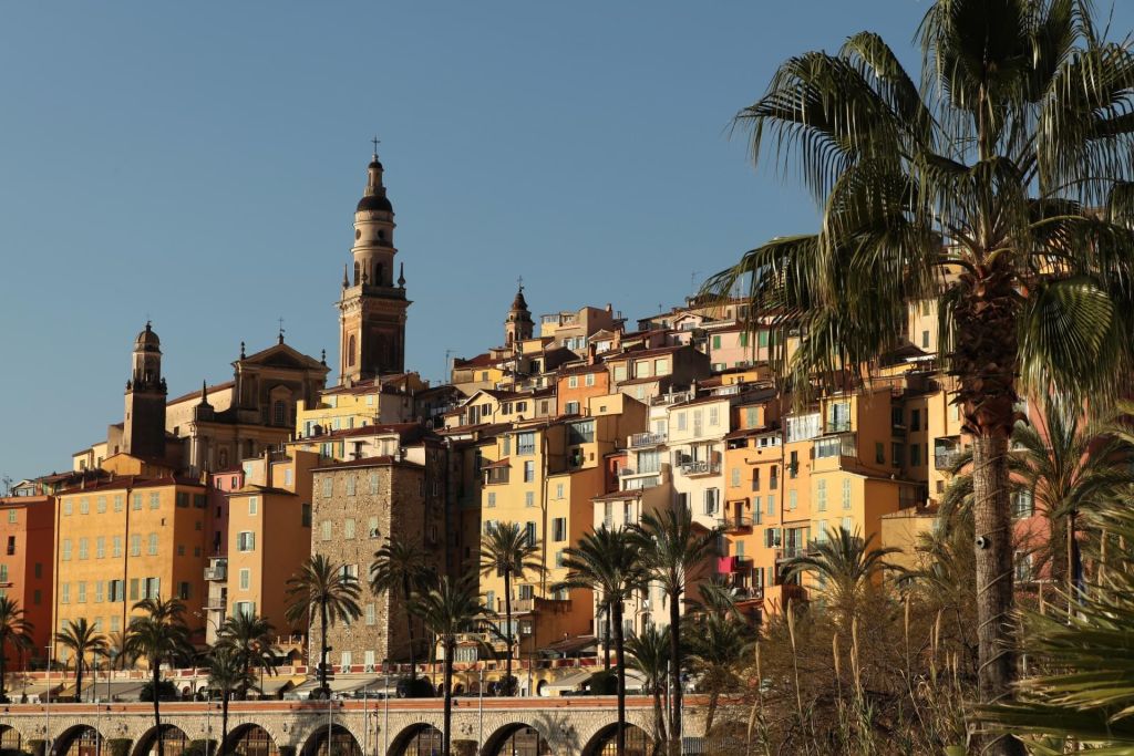 La Vieille Ville de Menton  rue longue