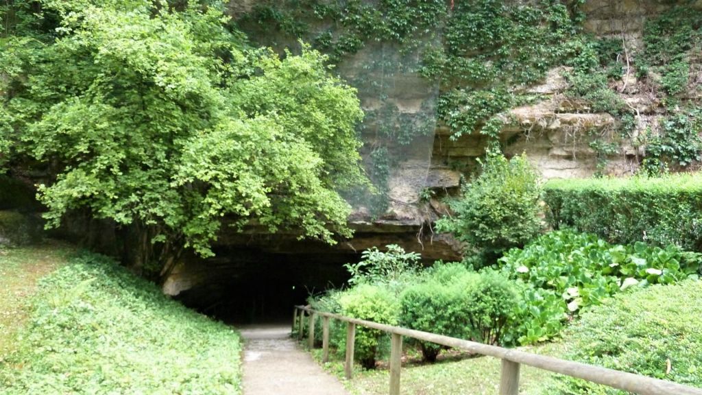 Bèze et ses grottes