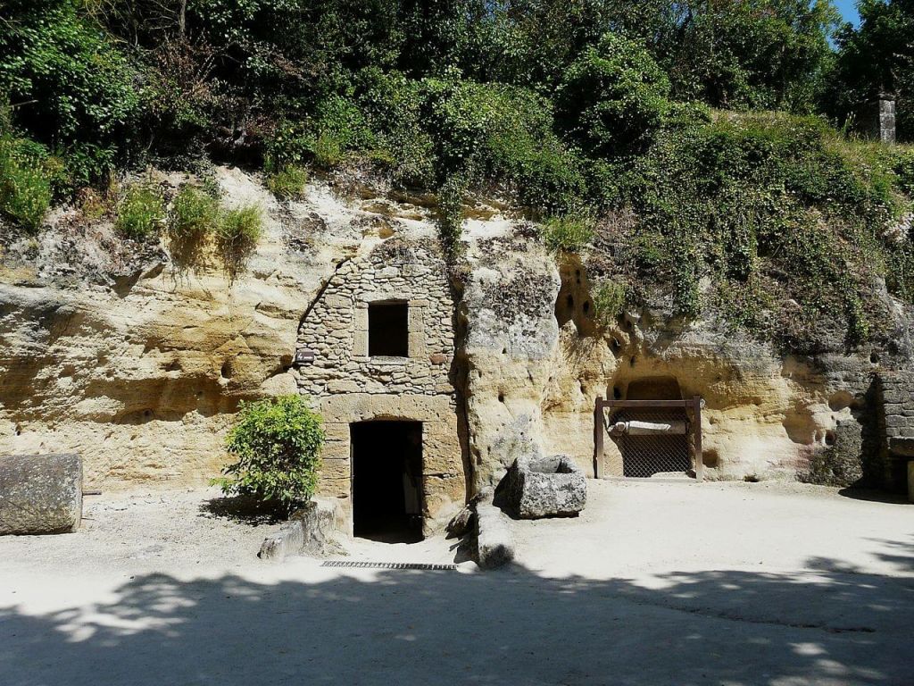 Village troglodyte Rochemenier