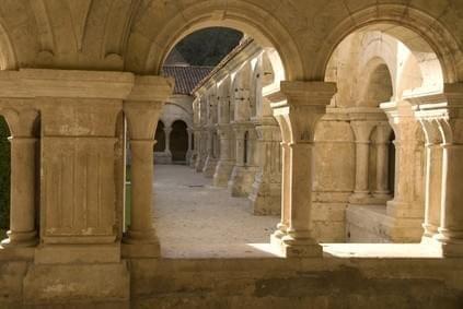 Le cloître de l'abbaye