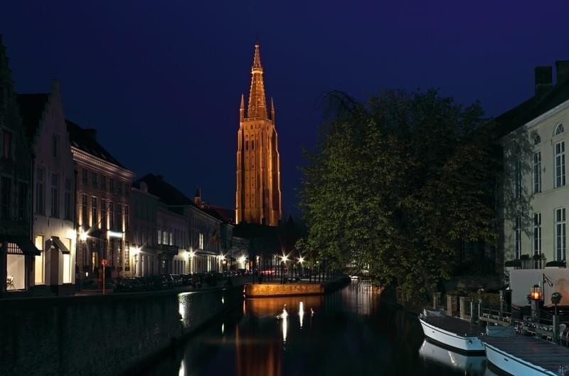 Vue de nuit sur le clocher