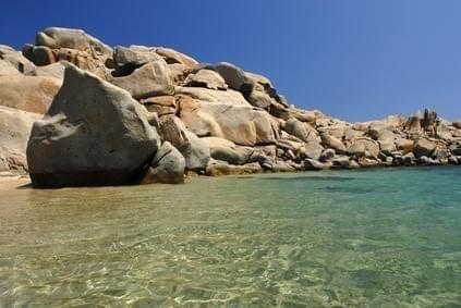L'eau translucide des îles Lavezzi