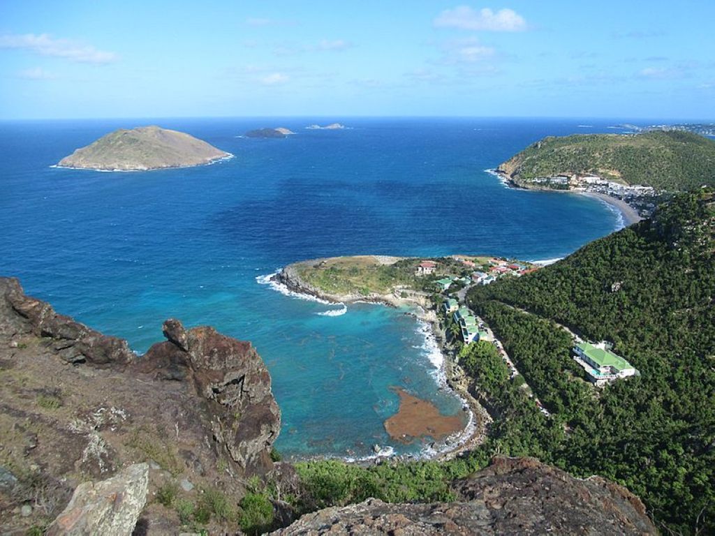 The Colombier Beach Trail to the northwestern tip of St Barts Eastern Caribbean begins at Petite Anse Plongée À Saint Barthélémy