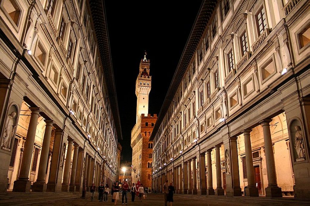 Galerie des Offices et Palazzo Vecchio depuis le piazzale Galerie Des Offices