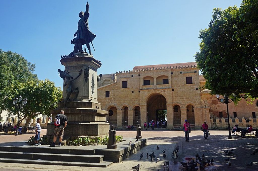 Parque Colón Ciudad Colonial de Santo Domingo CCSD República Dominicana Ville Coloniale De SaintDomingue