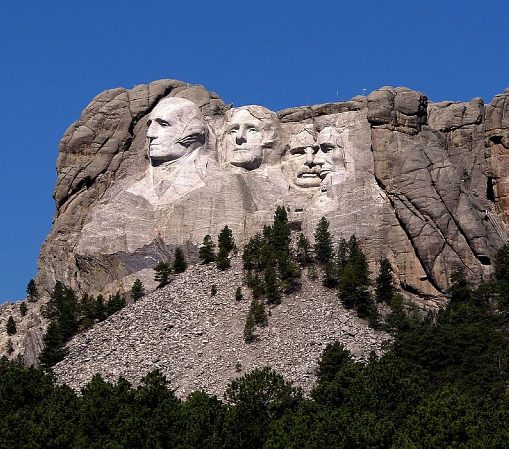 Mount Rushmore from highway Mont Rushmore