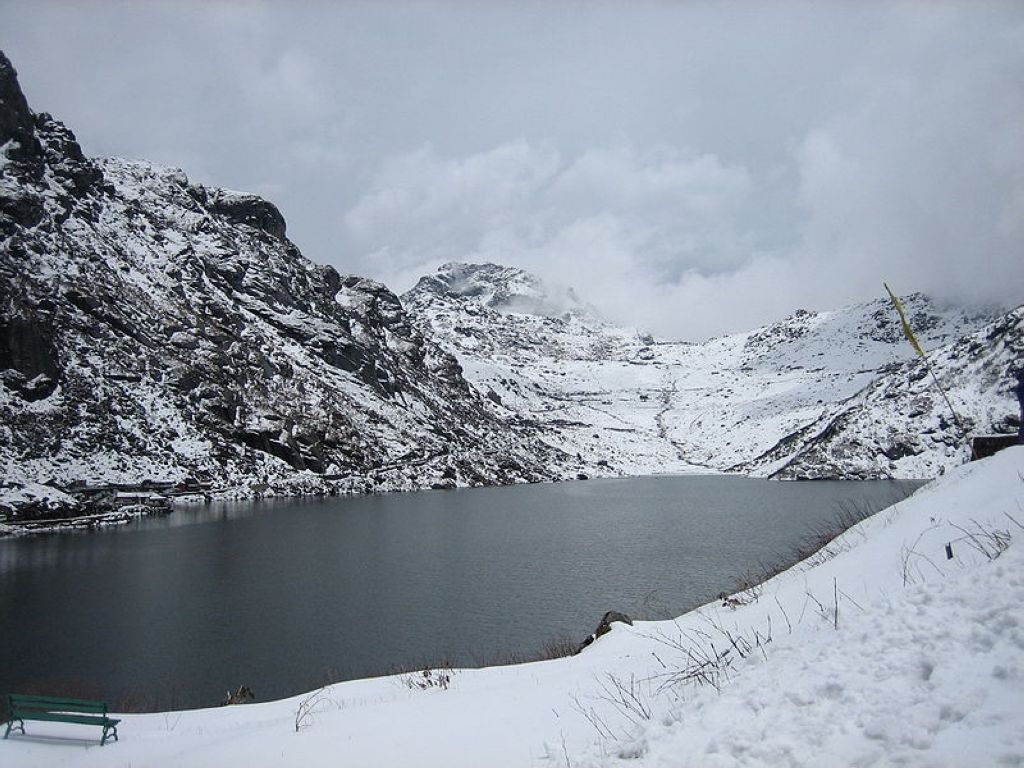 Vista del lago Tsomgo Sikkim la India Lhimalaya