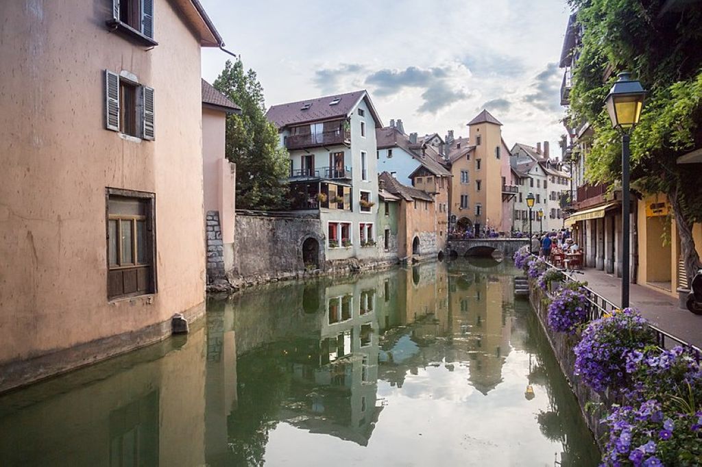 Canal du Thiou en vieille ville La Vieille Ville Dannecy