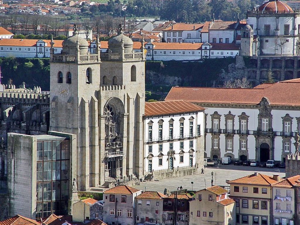 Cathédrale de Porto place de la cathédrale Cathédrale De Porto  La Sé