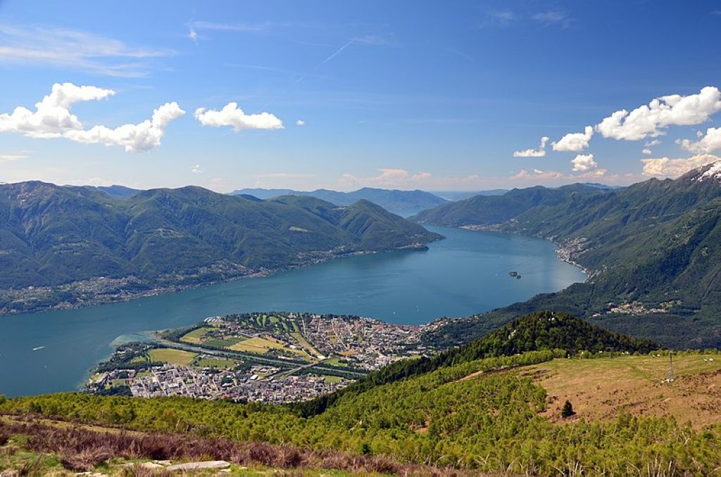 Ascona Tessin Suisse et le lac Majeur vus depuis le Mont Cimetta Le Lac Majeur