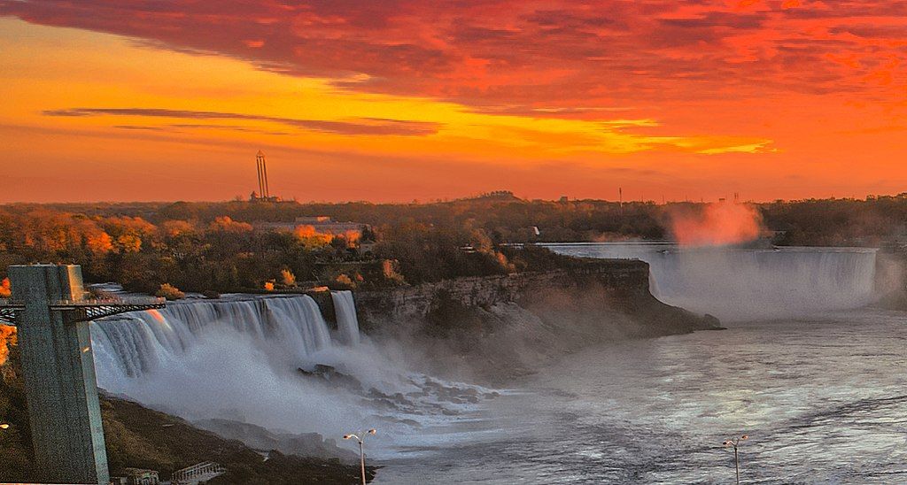 Niagara Falls Sunset (cropped). Chutes Du Niagara