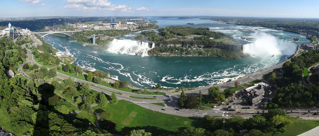 Vue de Skylon Tower à Niagara Falls Chutes Du Niagara
