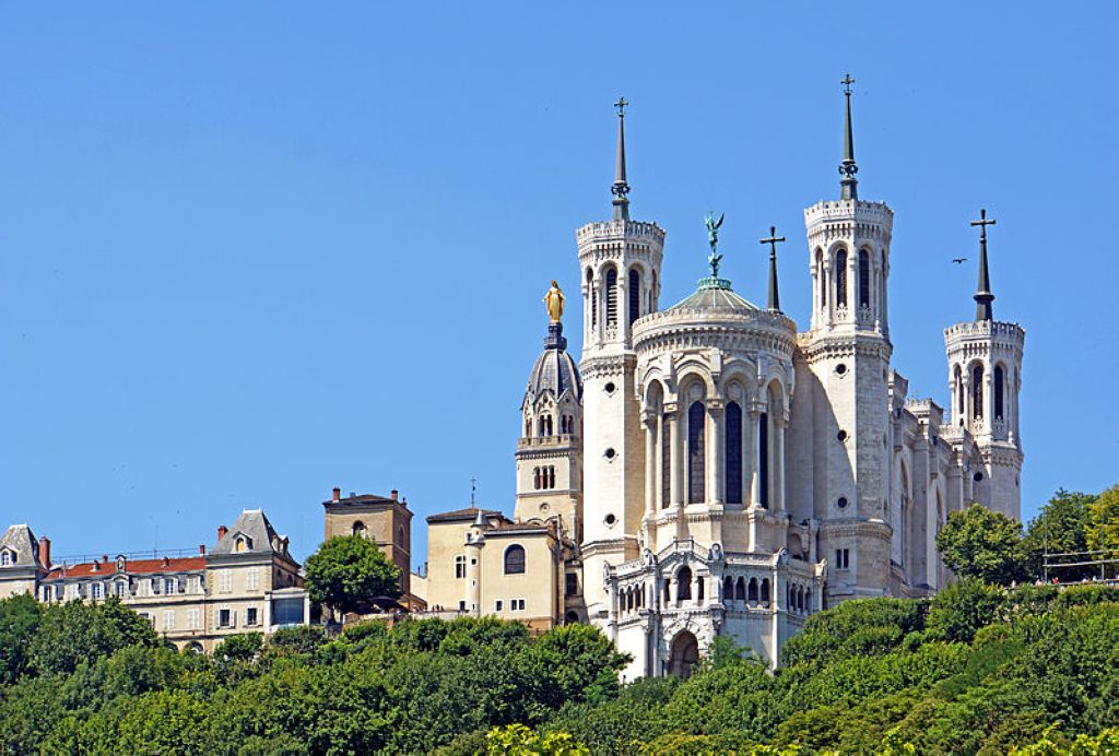 La basilique NotreDame de Fourvière et la chapelle SaintThomas Basilique NotreDame De Fourvière