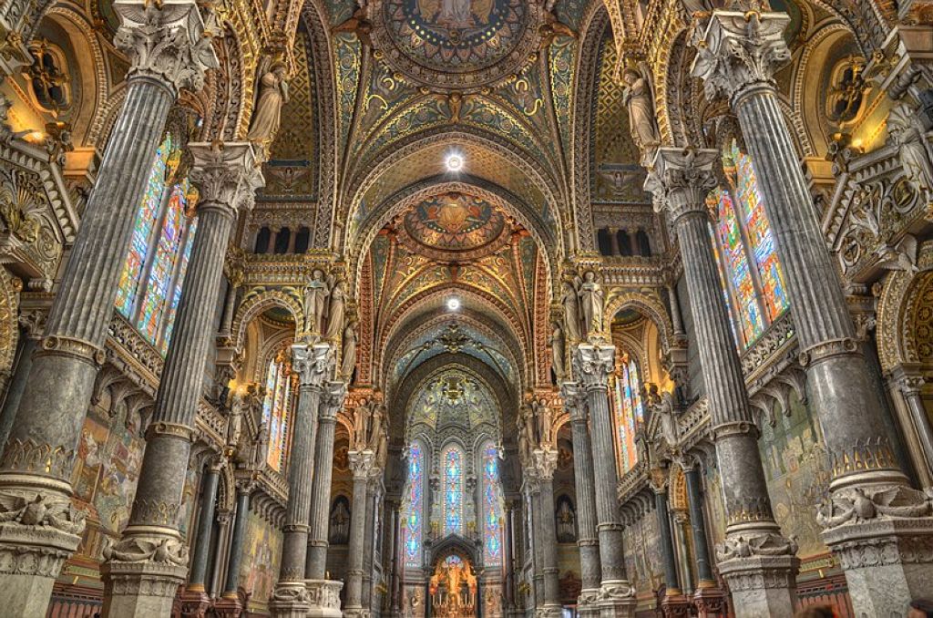 Vue intérieure de la basilique Notre Dame de Fourvière Lyon Basilique NotreDame De Fourvière