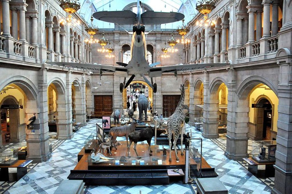 One of the halls of the Kelvingrove Art Gallery and Museum Glasgow UK The Art Gallery And Museum