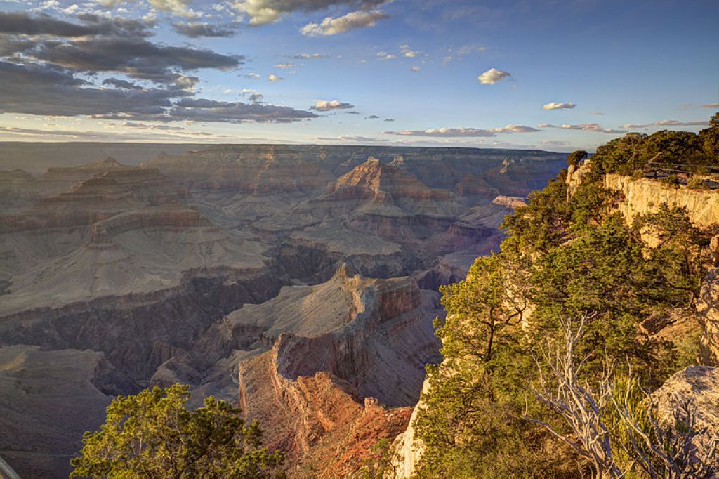The south Rim of the Grand Canyon in the evening Le Grand Canyon