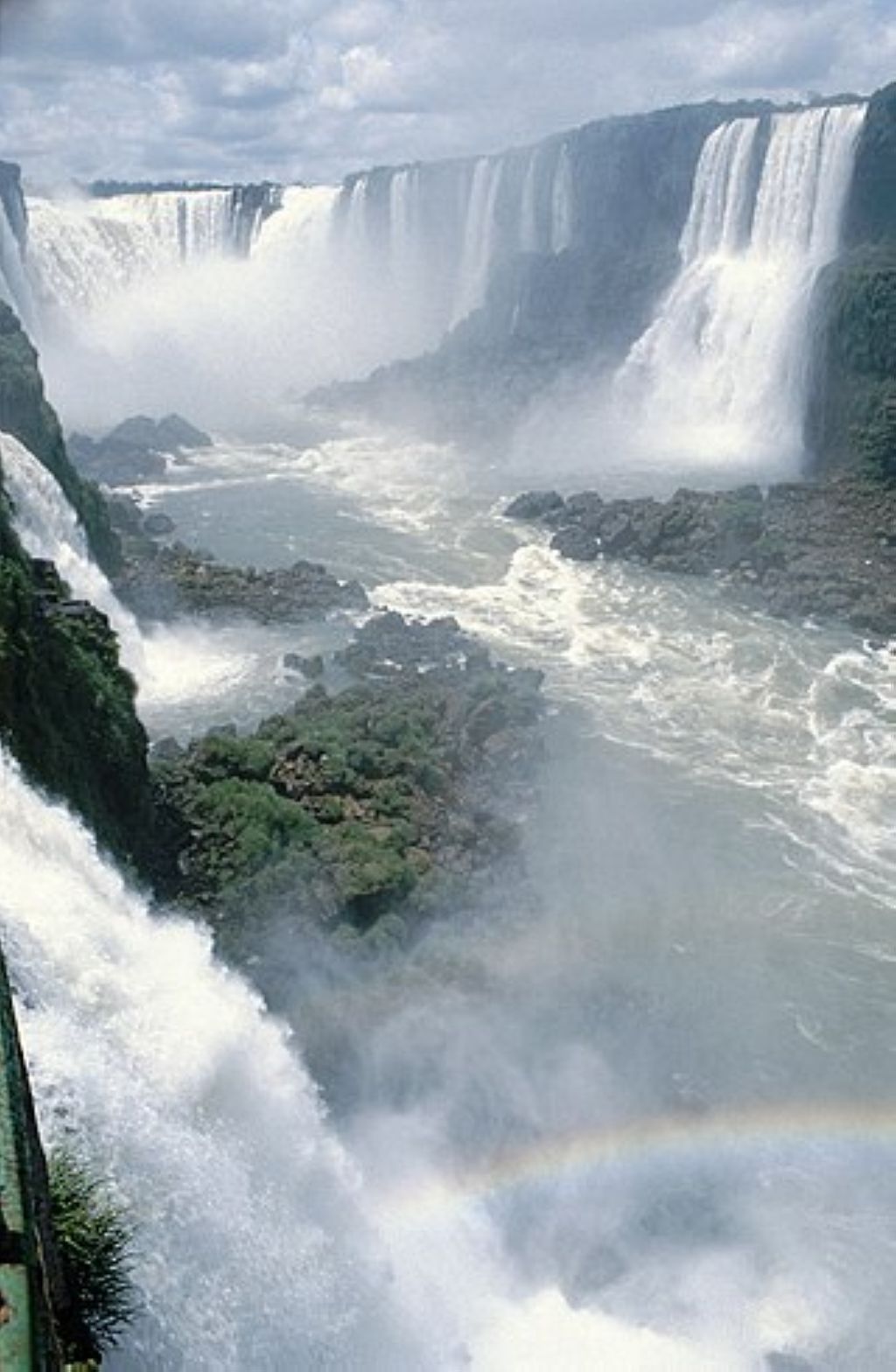 Chutes dIguazú dans la Province de Misiones Argentine Les Chutes Diguaçu