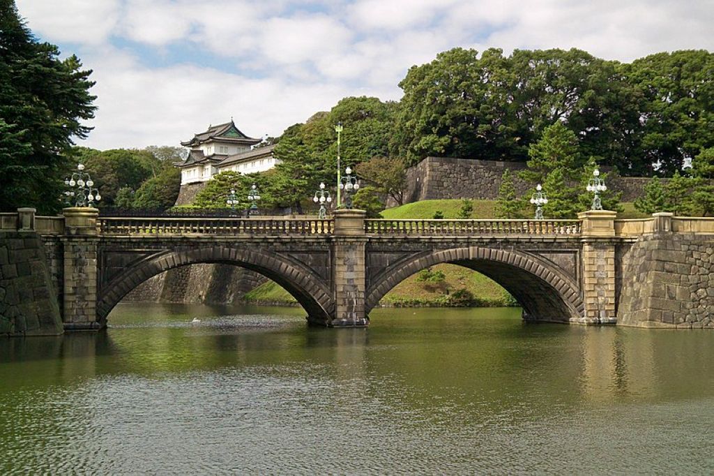 SeimonIshibashi Behind this bridge is Nijubashi Le Palais Impérial