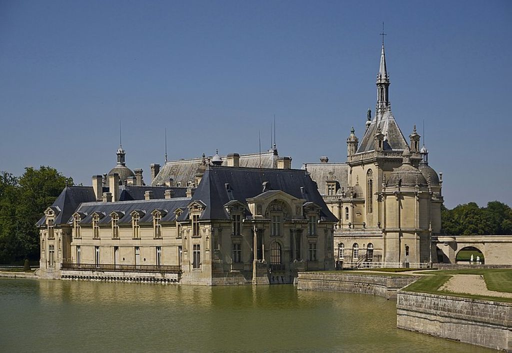 Le Château de Chantilly vu du sud Château De Chantilly  Musée Condé