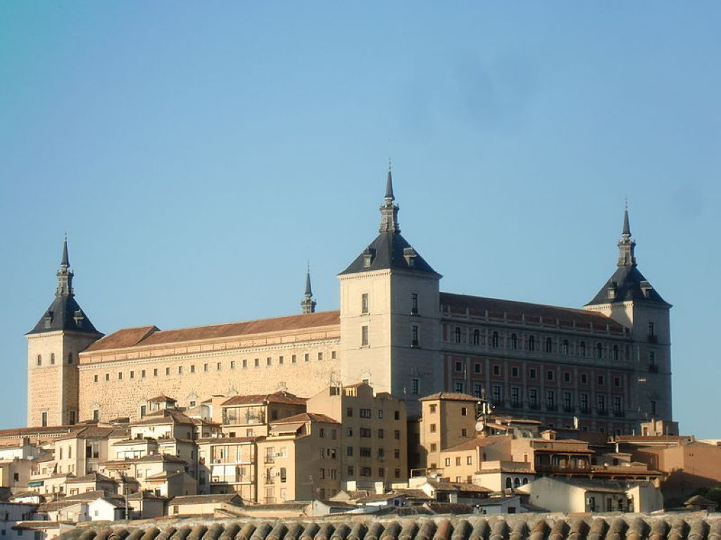 LAlcazar domine Tolède Alcazar De Tolède
