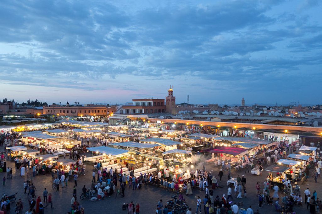 La place Jemaa elFna dans la médina de Marrakech Médina De Marrakech