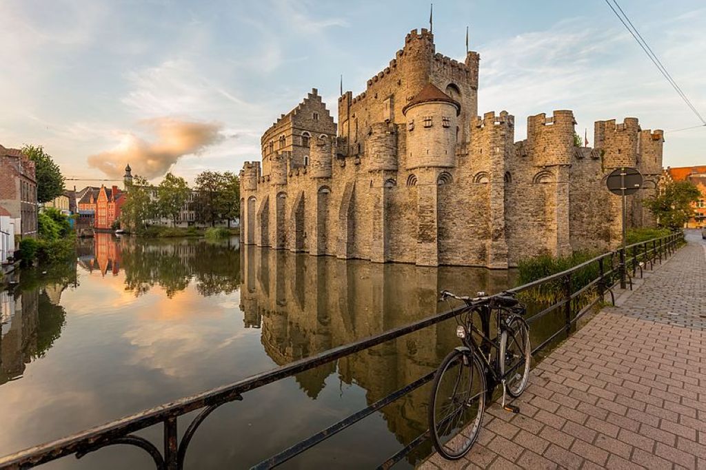 Le château des comtes de Flandre à Gand Château Des Comtes De Flandre