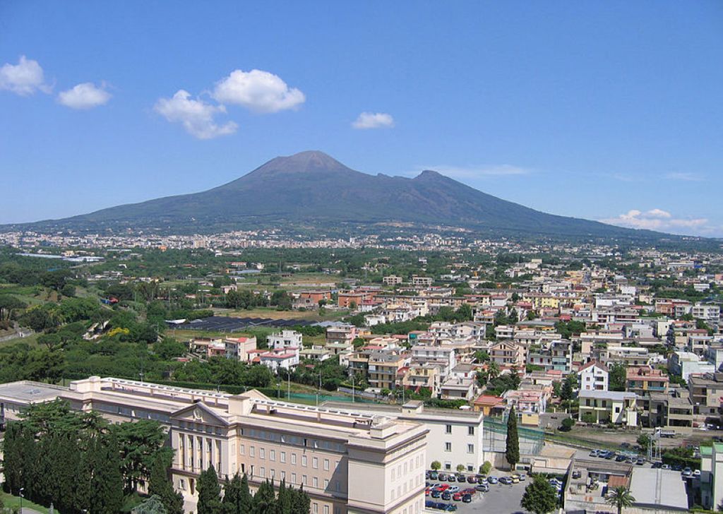 Campanile Pompei 08 - Vs Vesuvio. Pompei