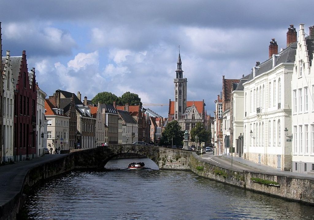 Spiegelrei canals in Brugge Bruges Et Ses Canaux